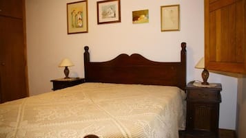3 bedrooms, iron/ironing board, bed sheets