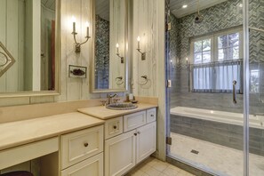 Shower, towels - 5 bedroom oceanfront home in Sea Pines with a pool & unbeatable views! (Hilton Head Island)