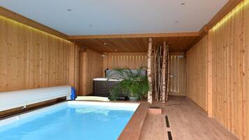 Alberca techada y alberca climatizada