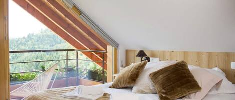 4 chambres, fer et planche à repasser, lit de bébé portatif, Wi-Fi
