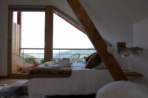 4 slaapkamers, een strijkplank/strijkijzer, reisbedje, wifi