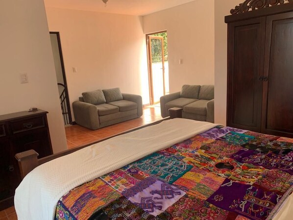 3 habitaciones, caja de seguridad en la habitación y escritorio 