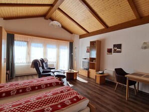 1 Schlafzimmer, Reisekinderbett, kostenloses WLAN, Bettwäsche
