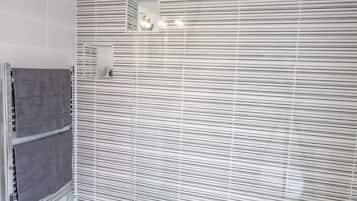 Deluxe-Doppelzimmer | Dusche im Bad