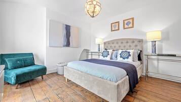 4 soverom, strykejern/-brett, reiseseng for barn og wi-fi (inkludert)