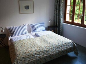 3 slaapkamers, reisbedje, gratis wifi, beddengoed