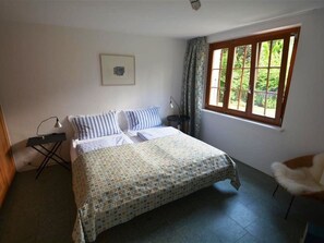 3 quartos, berço de viagem, Wi-Fi de cortesia, roupa de cama