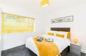 1 slaapkamer, een strijkplank/strijkijzer, wifi, beddengoed