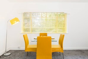 Dining - Nottingham sunshine (Nottingham)