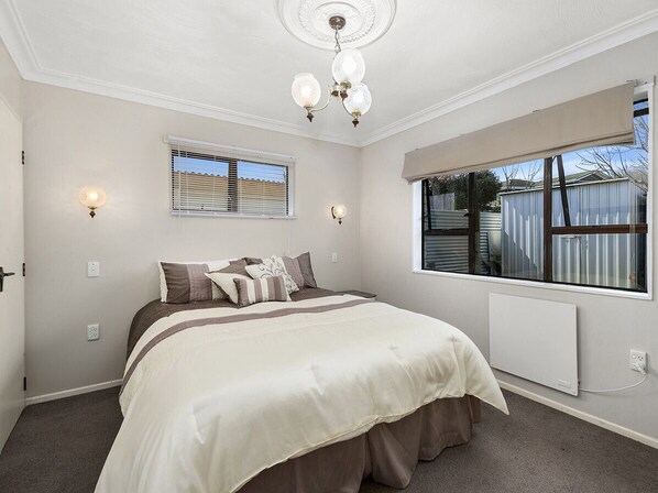 2 bedrooms, iron/ironing board, WiFi, bed sheets
