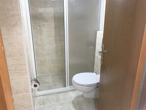 Shower, free toiletries, hair dryer, slippers - Viva Hotel (Istanbul)