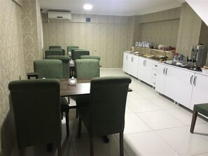 Desayuno buffet incluido todos los días 