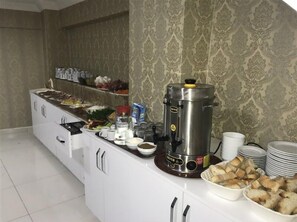 Free daily buffet breakfast - Viva Hotel (Istanbul)