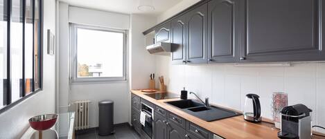 Kühlschrank, Mikrowelle, Ofen, Geschirrspüler