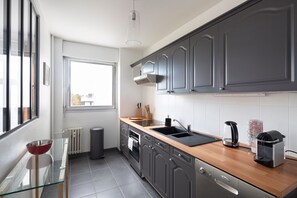 Kühlschrank, Mikrowelle, Ofen, Geschirrspüler