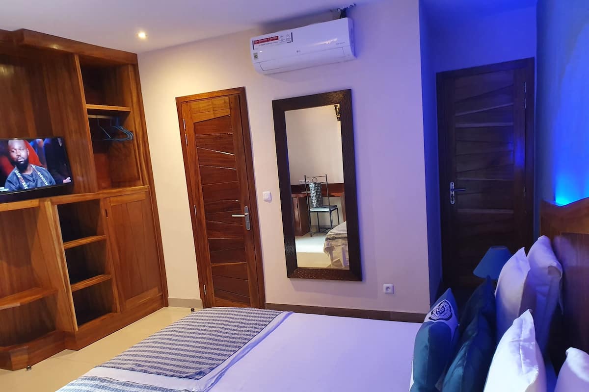 Quarto casal ou duplo conforto | Roupas de cama premium, cofres nos quartos, escrivaninha