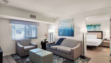 1 makuuhuone, pillowtop-patjalliset sängyt