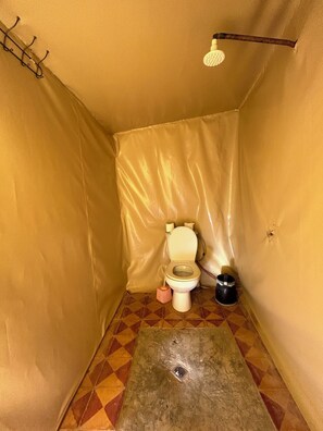 Shower, towels, toilet paper - MAMA Merzouga Camp (Rissani)
