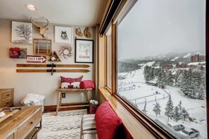 Interior - Penthouse View, Ski On/Off/Ski Locker/Pool/Hot tub (Breckenridge)