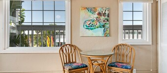 Salty Kisses Seaside Condo just steps to the beach and fishing pier 