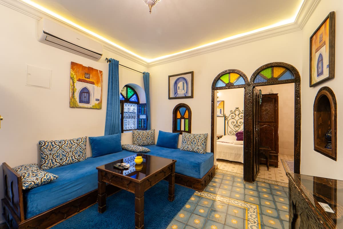 Deluxe Apartment | Living area | Flat-screen TV