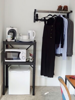 標準雙人房 | 私人廚房 | 迷你雪櫃、微波爐、電熱水壺