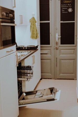 Apartment | Eigene Küche | Kühlschrank, Mikrowelle, Ofen, Herdplatte