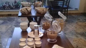Free daily buffet breakfast  - Avenida Park Hotel - Iturama (Iturama)