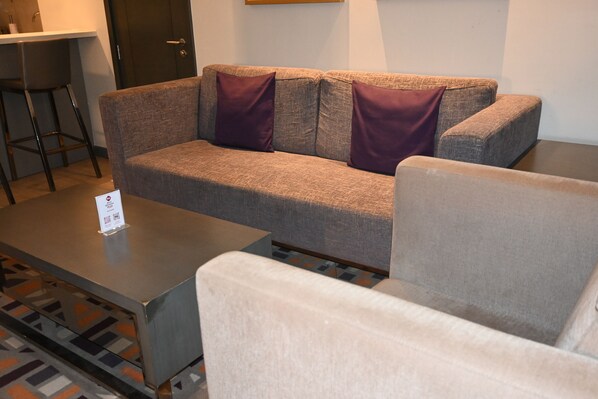 Junior-Suite, 1 King-Bett, Nichtraucher | 1 Schlafzimmer, hochwertige Bettwaren, Minibar, Zimmersafe