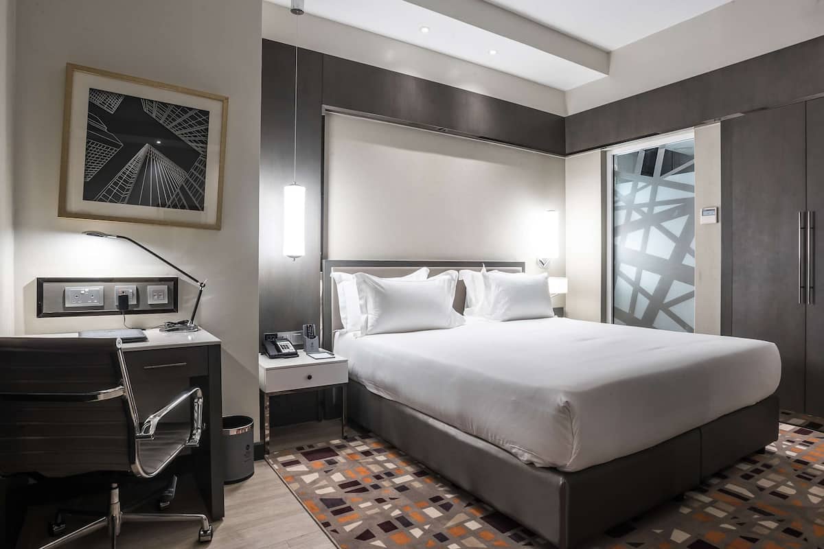 1 bedroom, premium bedding, minibar, in-room safe