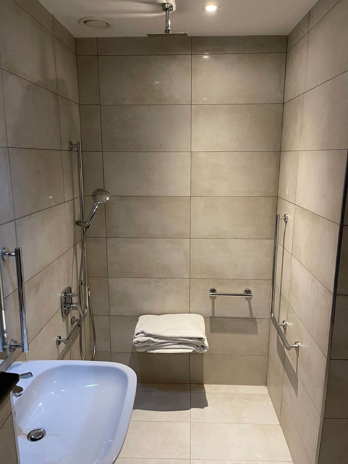shower, rainfall showerhead, free toiletries, hair dryer