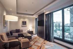 Suite executiva, 1 llit de matrimoni gran, no fumadors (Separate Living Room) | 1 dormitori, roba de llit d'alta qualitat i minibar