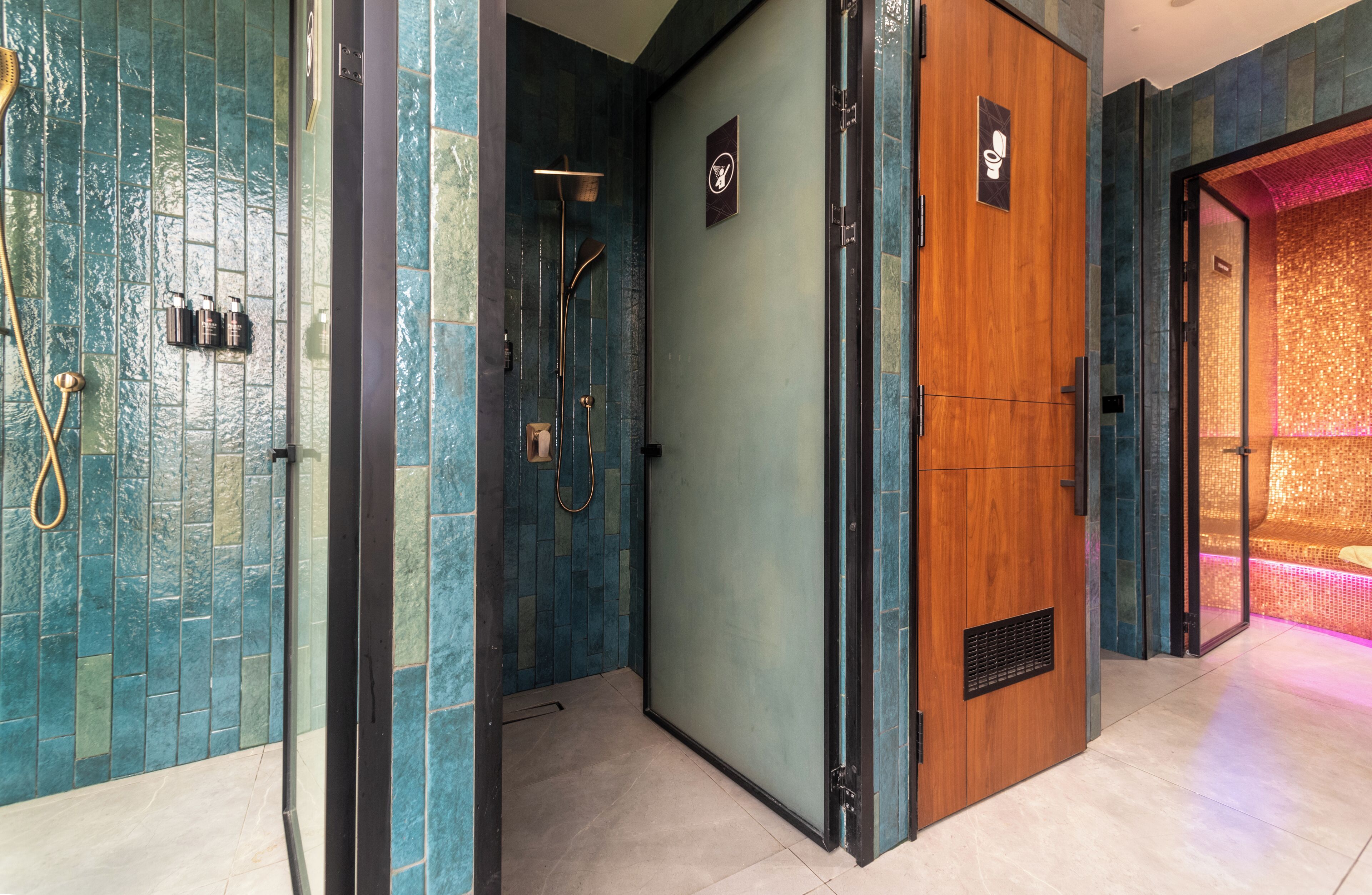 hot tub, steam room, aromatherapy, deep-tissue massages