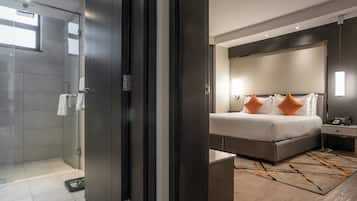 Executive Suite, 1 King Bed, Non Smoking (Separate Living Room)