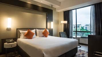 Minibar, in-room safe, desk, laptop workspace