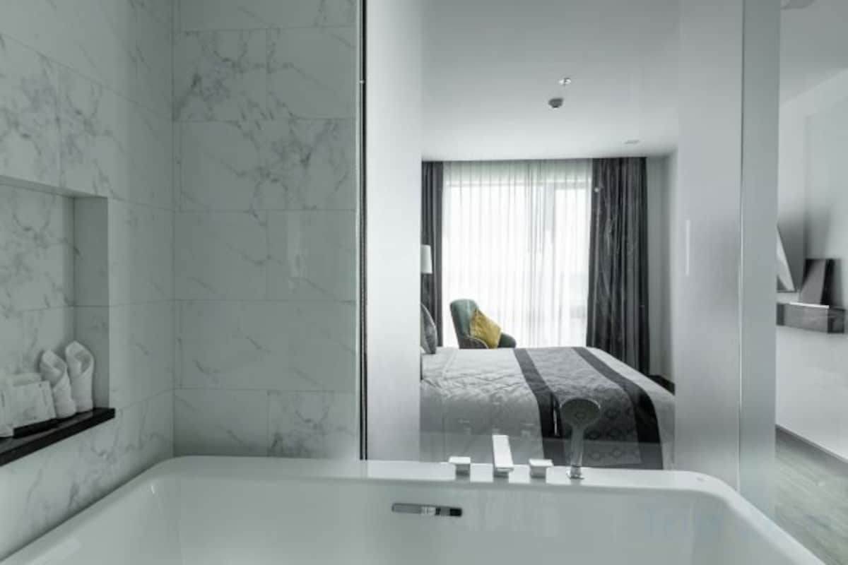 Minibar, escritorio, wifi gratis