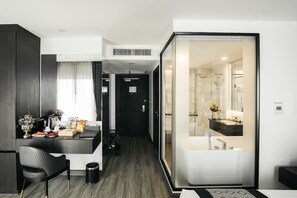 Executive-Zimmer, 1 King-Bett, Balkon, Flussblick | Minibar, Schreibtisch, kostenloses WLAN