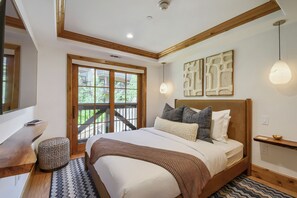 5 bedrooms, iron/ironing board, free WiFi, bed sheets