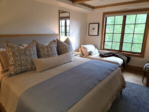 5 bedrooms, iron/ironing board, free WiFi, bed sheets
