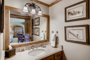 Bathtub, jetted tub, hair dryer, towels