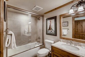 Bathtub, jetted tub, hair dryer, towels
