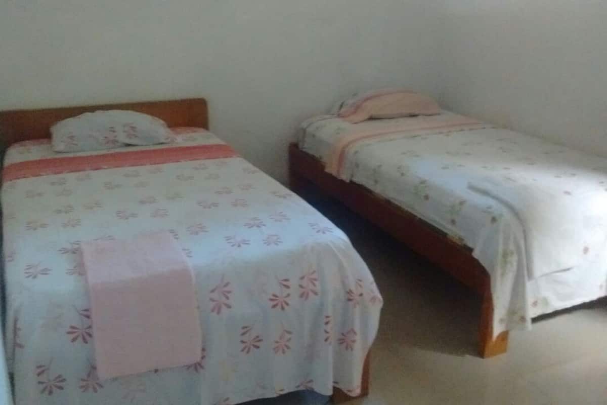 Twin Room | WiFi (free), bed sheets