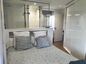 2 bedrooms, iron/ironing board