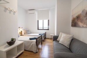 4 bedrooms, iron/ironing board