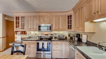 Tủ lạnh, lò vi sóng, lò nướng, bếp nấu