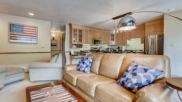 TV, lò sưởi, đầu đĩa DVD