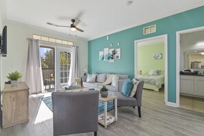 Smart TV, fireplace, books, stereo