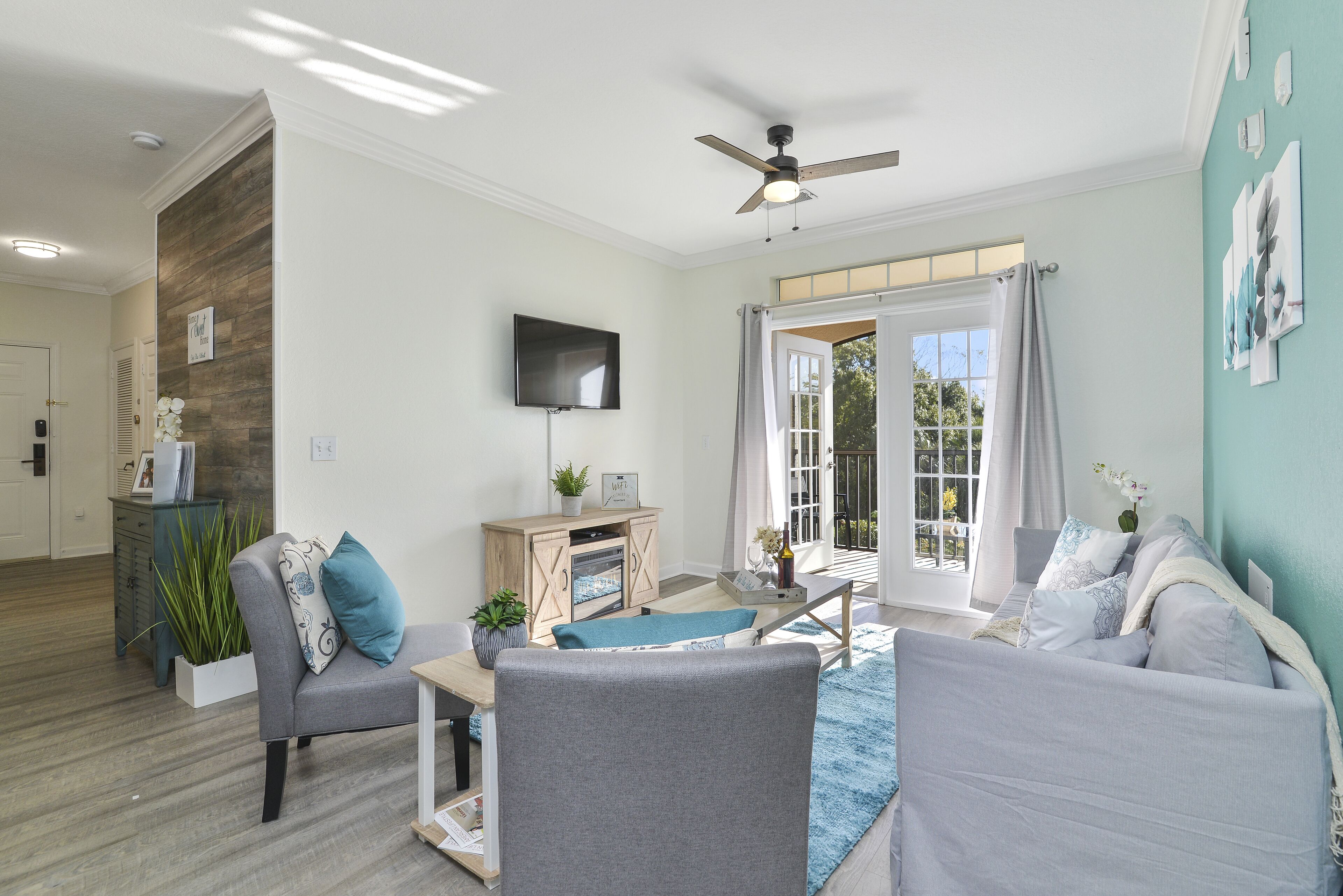 Smart TV, fireplace, books, stereo