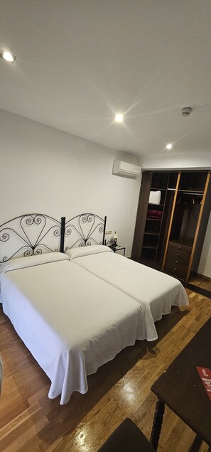 Phòng đôi phong cách cổ điển | Truy cập Internet không dây miễn phí, bộ trải giường 