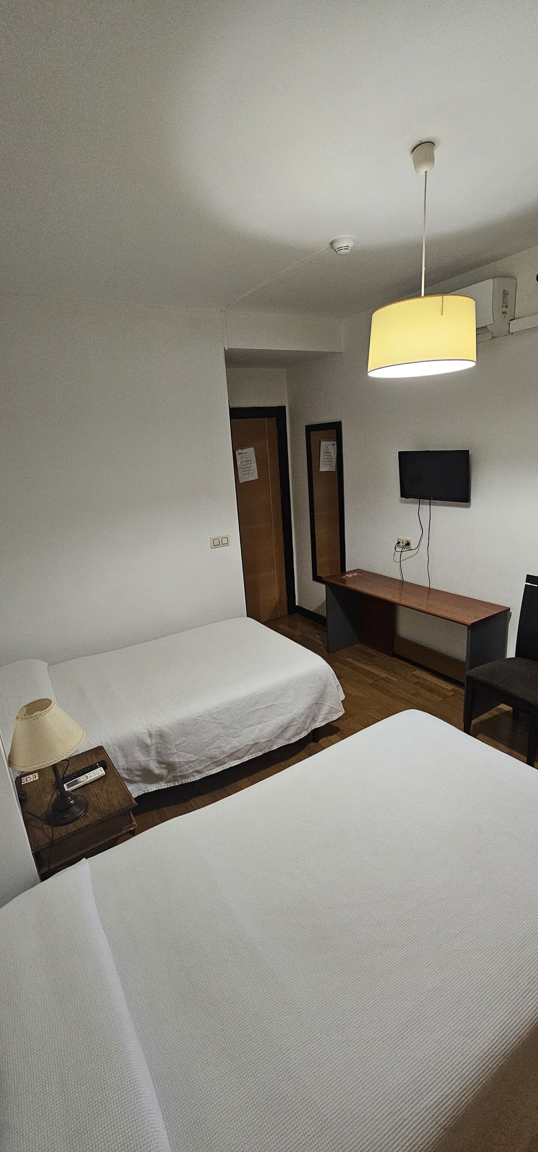 Basic Twin Room | Free WiFi, bed sheets